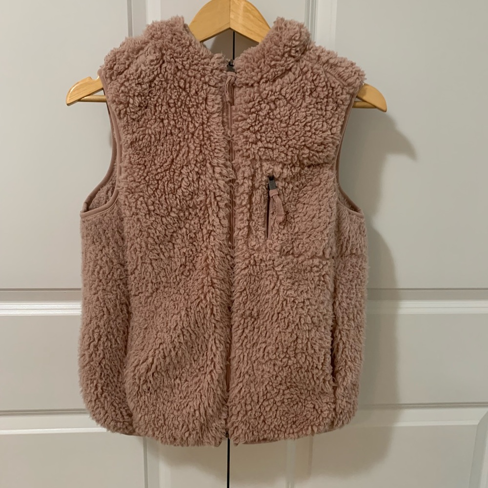 Blush Sherpa Vest w/Zipper Pockets